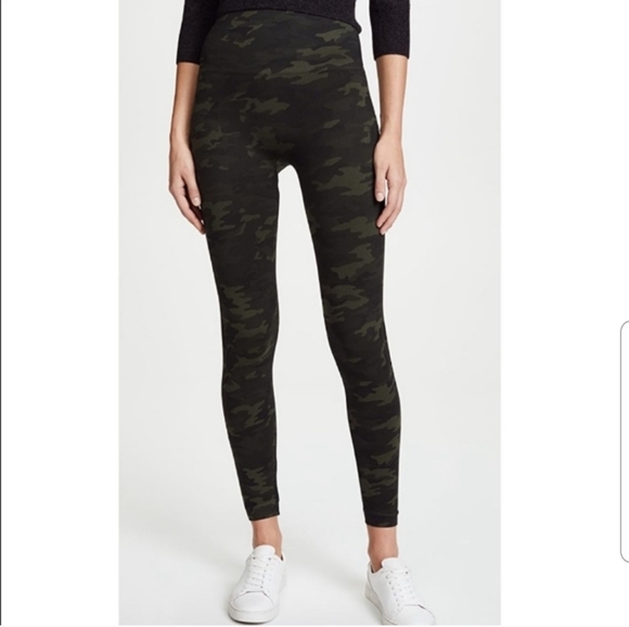 Spanx Look At Me Now Seamless Camo Green Small - Picture 1 of 16